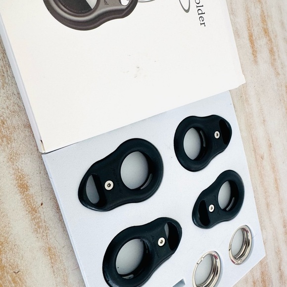 Black Airtag Holder Keychain Set of Four - NWT - New - Picture 5 of 7